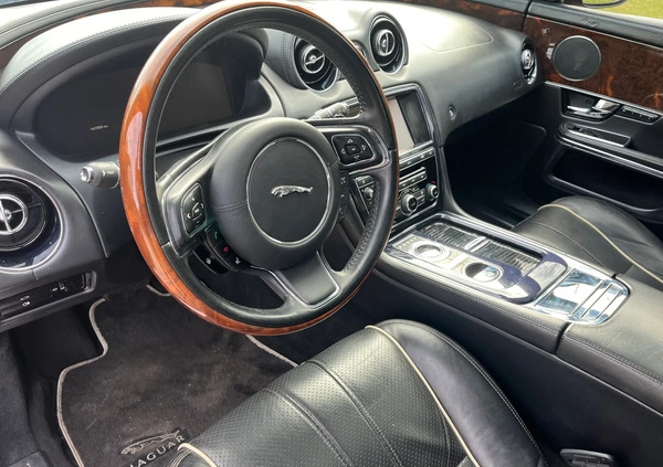 Jaguar XJ cena 45999 przebieg: 150000, rok produkcji 2011 z Warszawa małe 352